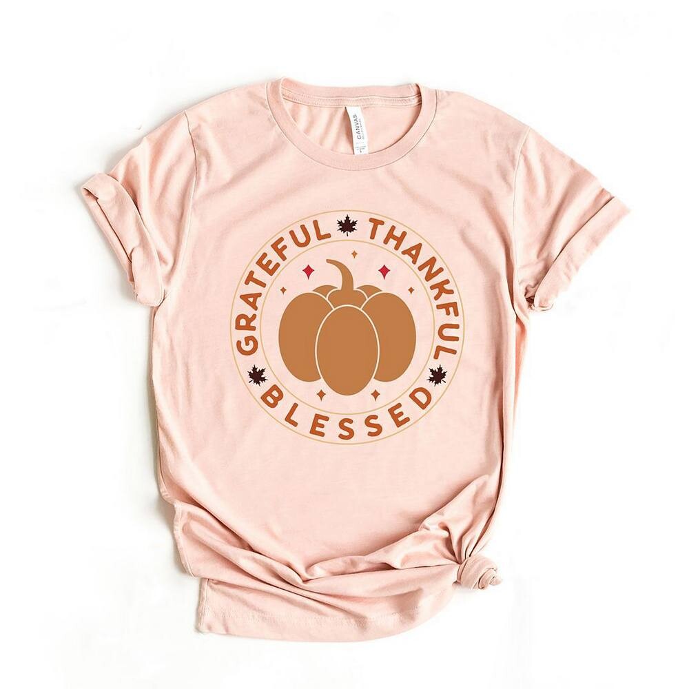 Футболка с круглым вырезом и короткими рукавами с графическим рисунком Grateful Спасибо Blessed Simply Sage Market, цвет Blush
Футболка с круглым вырезом и короткими рукавами с графическим рисунком Grateful Спасибо Blessed Simply Sage Market, цвет Blush