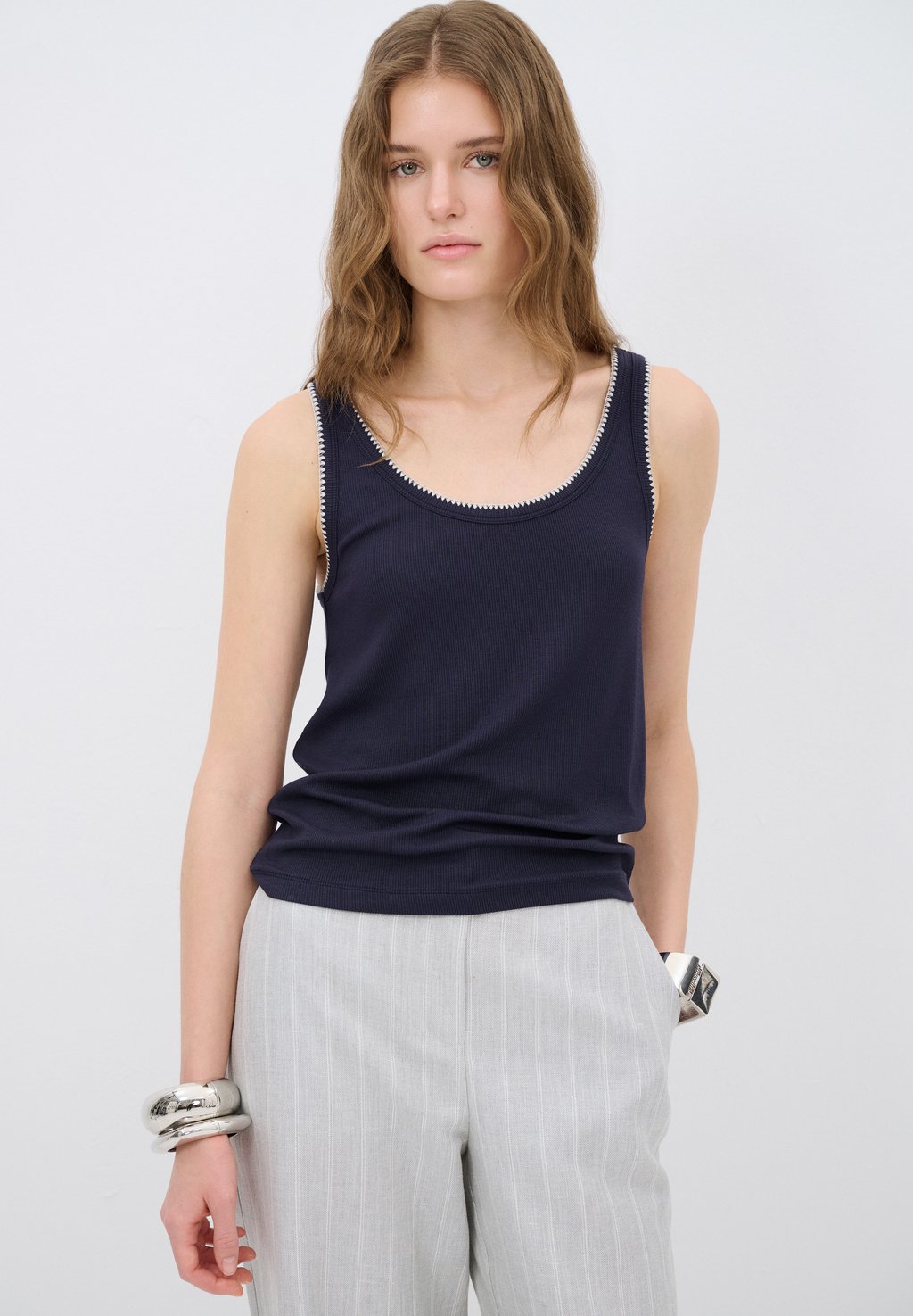 Топ WITH STITCHING DETAILS adL, темно-синий
Топ WITH STITCHING DETAILS adL, темно-синий