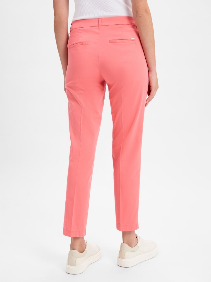 Брюки Chesterlain кораллового цвета BRAX
Брюки Chesterlain кораллового цвета BRAX