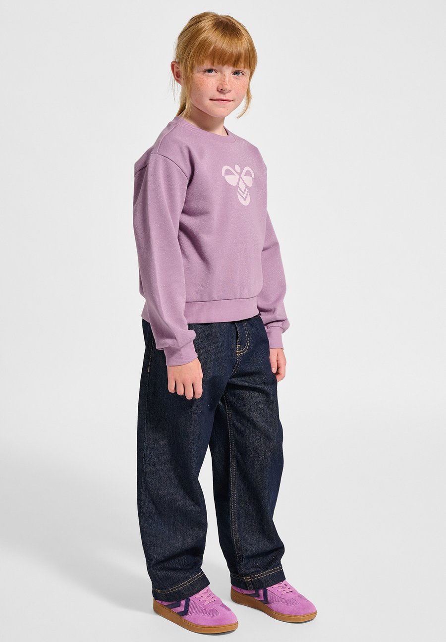 Толстовка Hummel HMLJR MUSSE , Lavender Mist/Lilac
Толстовка Hummel HMLJR MUSSE , Lavender Mist/Lilac