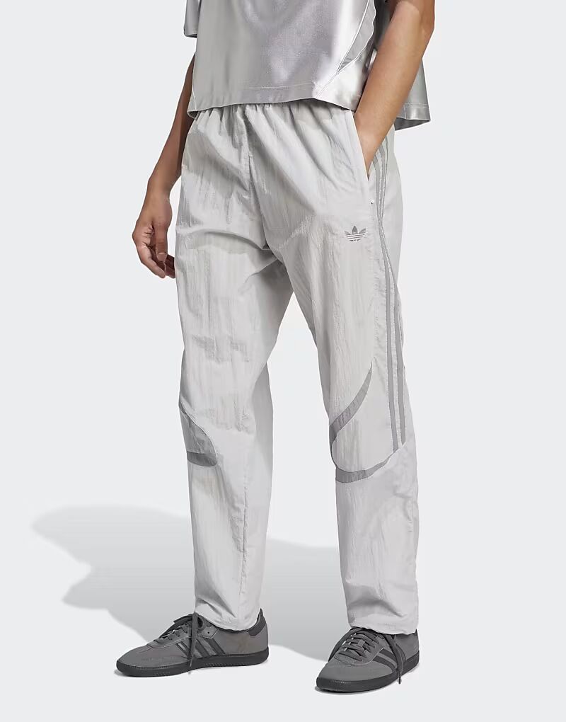 Тканые спортивные штаны Adidas Originals Adicolor 2000-х годов в цвете серый-два/серый-три
Тканые спортивные штаны Adidas Originals Adicolor 2000-х годов в цвете серый-два/серый-три