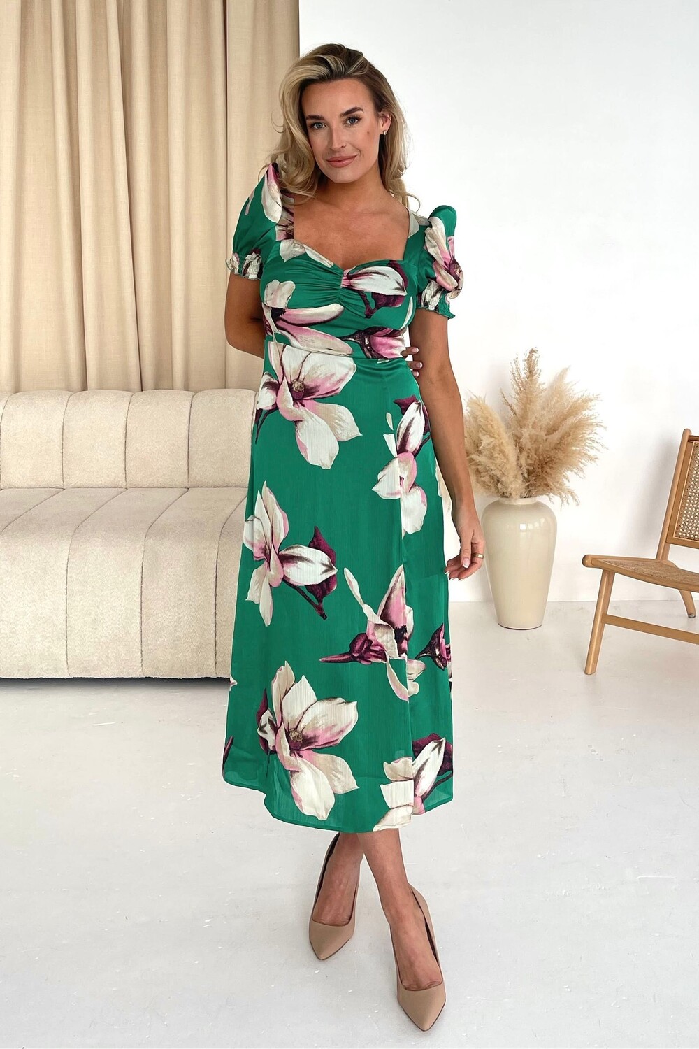 Платье миди Lillian с вырезом в форме сердца Girl In Mind, зеленый
Платье миди Lillian с вырезом в форме сердца Girl In Mind, зеленый