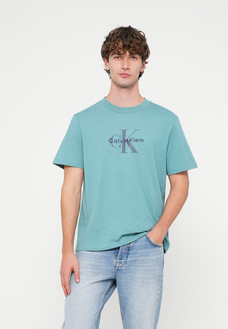 Футболка Calvin Klein Jeans HERO MONOLOGO TEE 20S, Tequila Blue/Teal, Синий, Футболка Calvin Klein Jeans HERO MONOLOGO TEE 20S, Tequila Blue/Teal
Футболка Calvin Klein Jeans HERO MONOLOGO TEE 20S, Tequila Blue/Teal, Синий, Футболка Calvin Klein Jeans HERO MONOLOGO TEE 20S, Tequila Blue/Teal