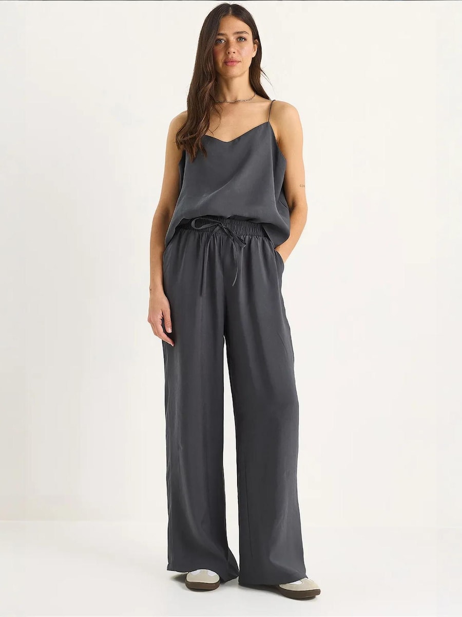 Брючный костюм Bianco Lucci, Basalt Grey
Брючный костюм Bianco Lucci, Basalt Grey