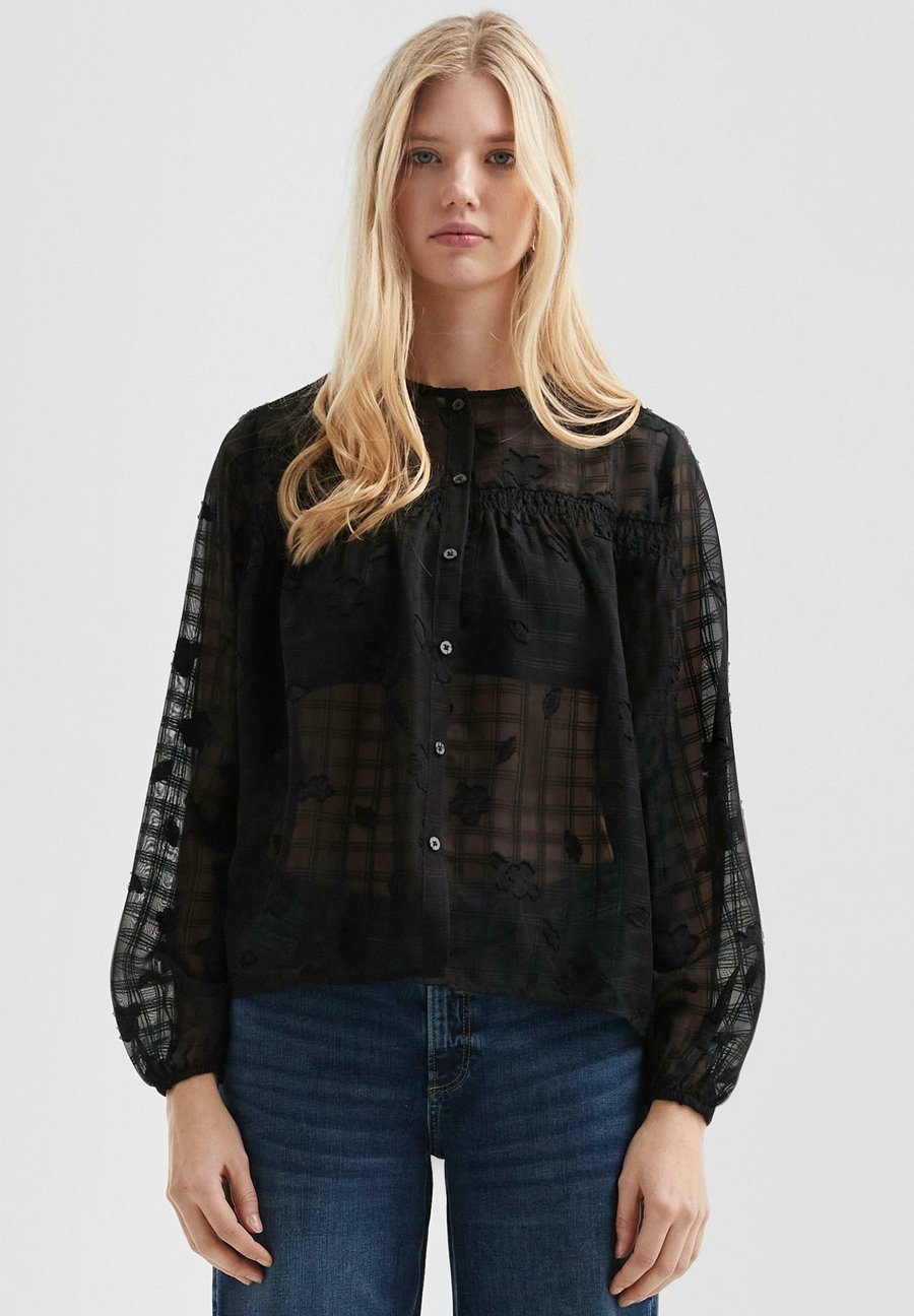 Блуза QS LEICHT TRANSPARENTE MIT KAROMUSTER UND BLUMEN, Schwarz/Black
Блуза QS LEICHT TRANSPARENTE MIT KAROMUSTER UND BLUMEN, Schwarz/Black