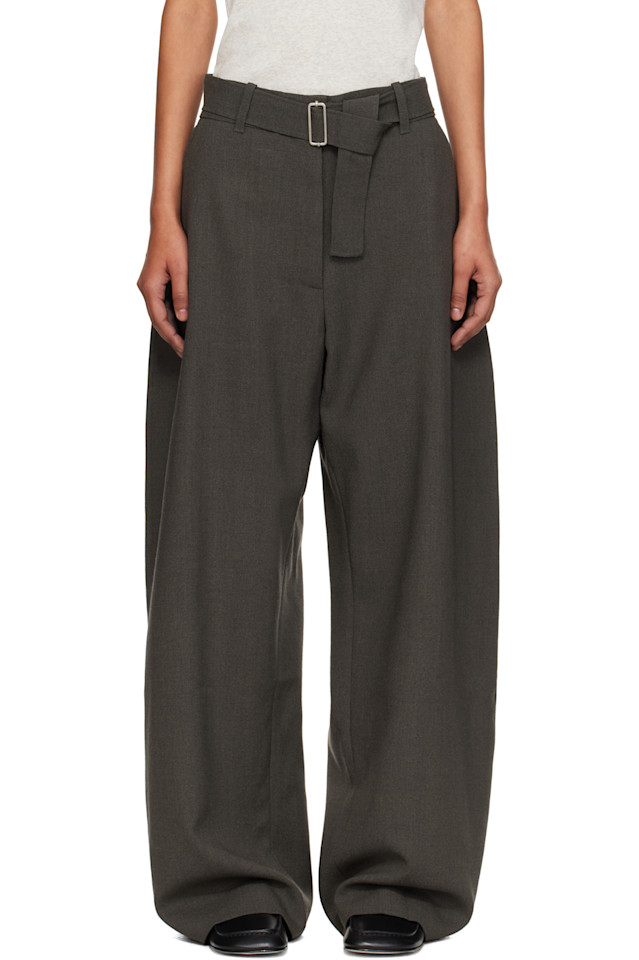 Брюки с поясом и зауженными штанинами Studio Nicholson, цвет kelp
Брюки с поясом и зауженными штанинами Studio Nicholson, цвет kelp