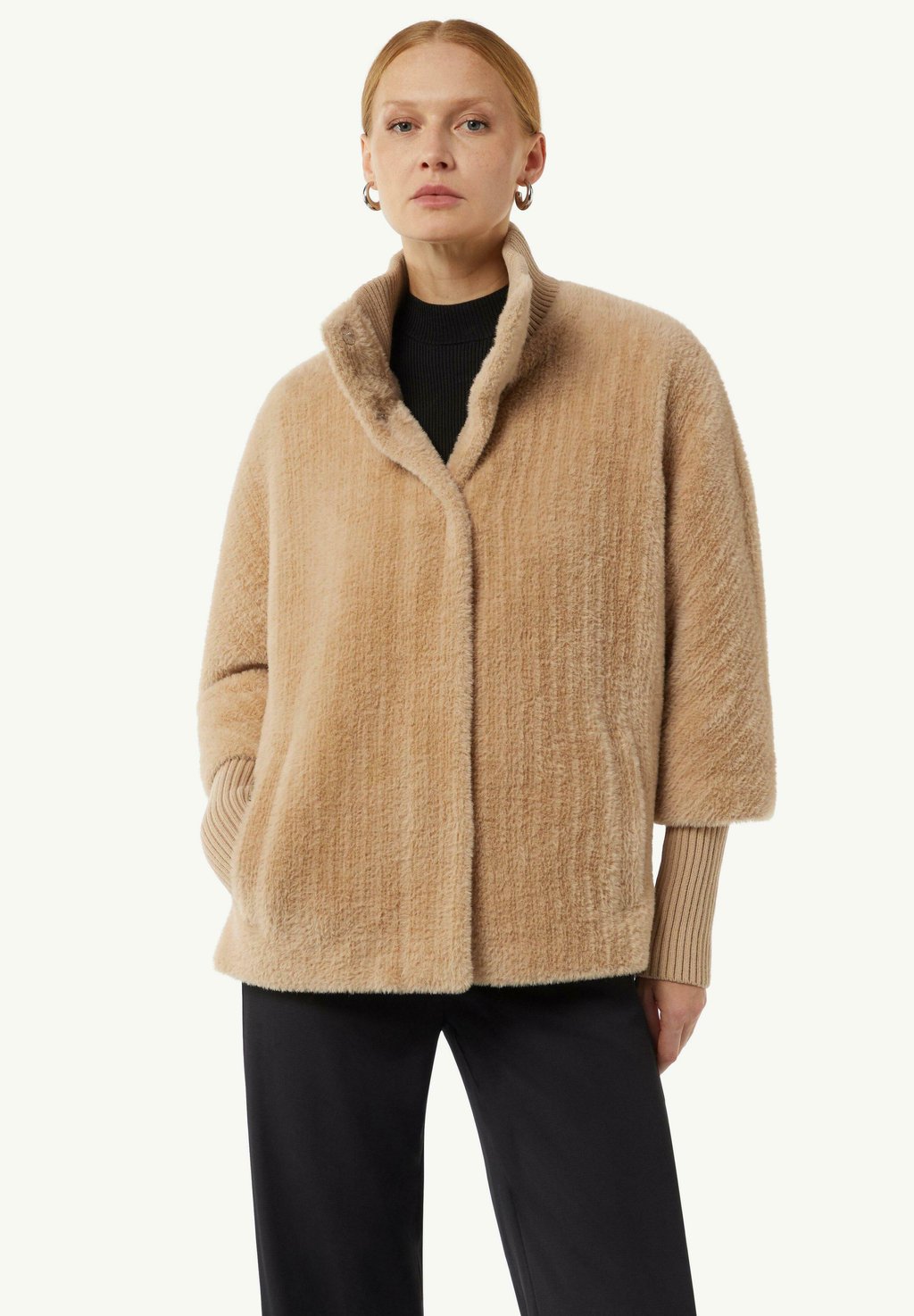 Флисовая куртка MIT KRAGEN comma, бежевый
Флисовая куртка MIT KRAGEN comma, бежевый