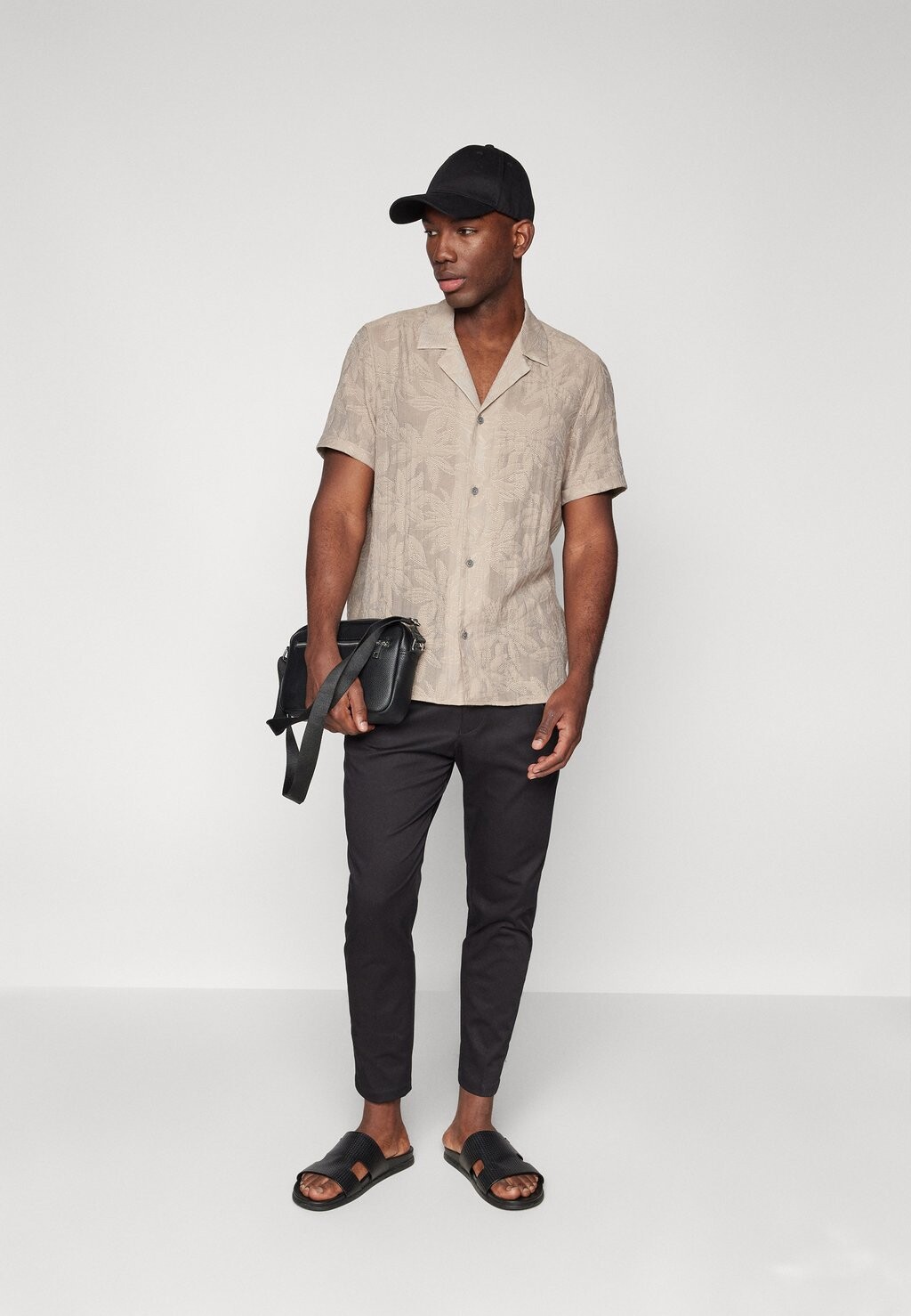 Брюки парусиновые Chasy DRYKORN, черные
Брюки парусиновые Chasy DRYKORN, черные