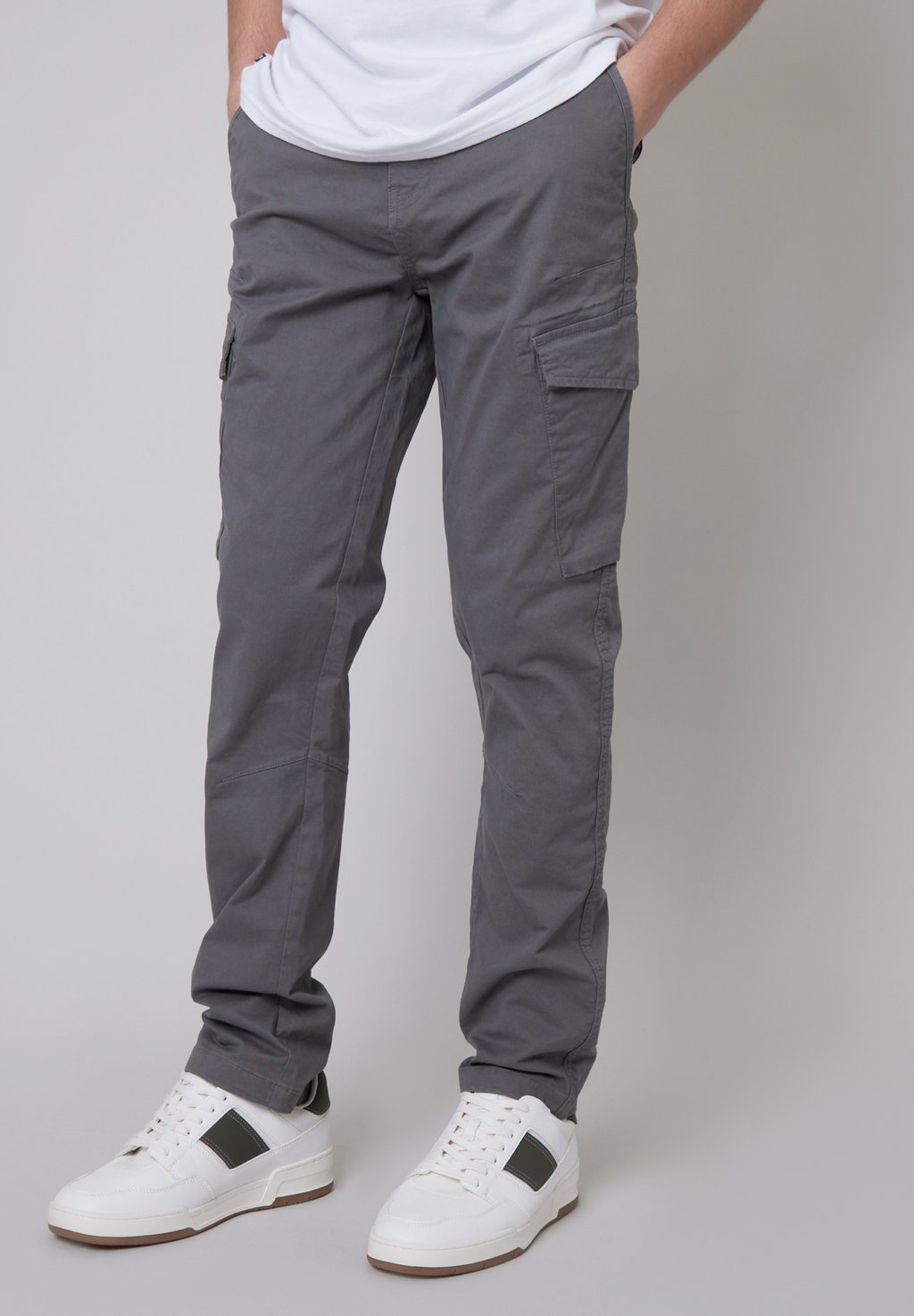 Брюки карго BATTLE DRILL Threadbare, серый
Брюки карго BATTLE DRILL Threadbare, серый