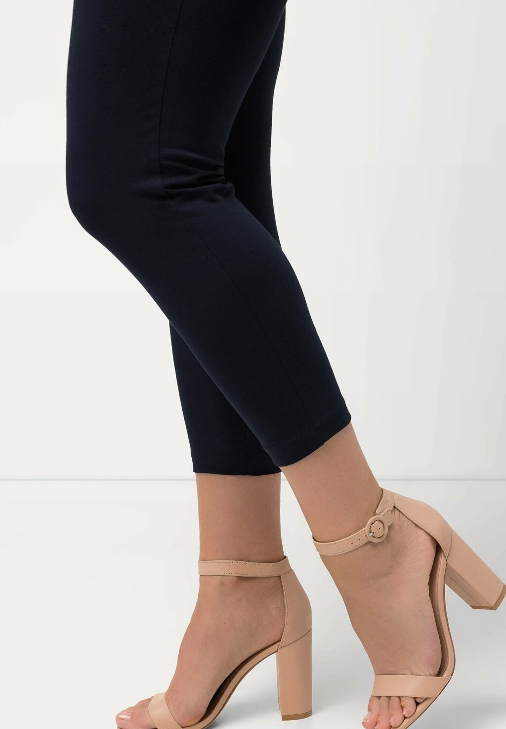 Леггинсы GROSSE GRÖSSEN 7/8 Leggings Ulla Popken, темно-синий
Леггинсы GROSSE GRÖSSEN 7/8 Leggings Ulla Popken, темно-синий