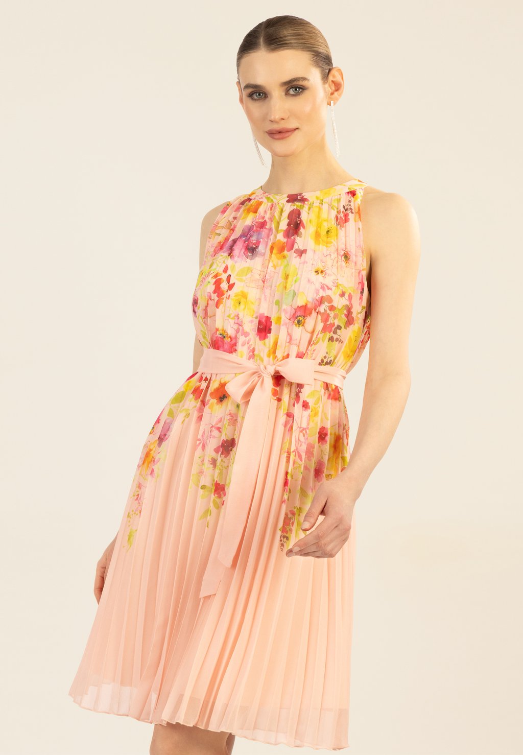 Повседневное платье Apart, светло-розовый
Повседневное платье Apart, светло-розовый