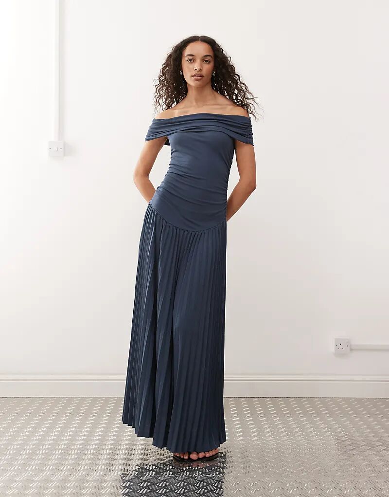 Платье макси Lioness Field of Dreams с заниженной талией, плиссировкой и отложным воротником, темно-синего цвета
Платье макси Lioness Field of Dreams с заниженной талией, плиссировкой и отложным воротником, темно-синего цвета