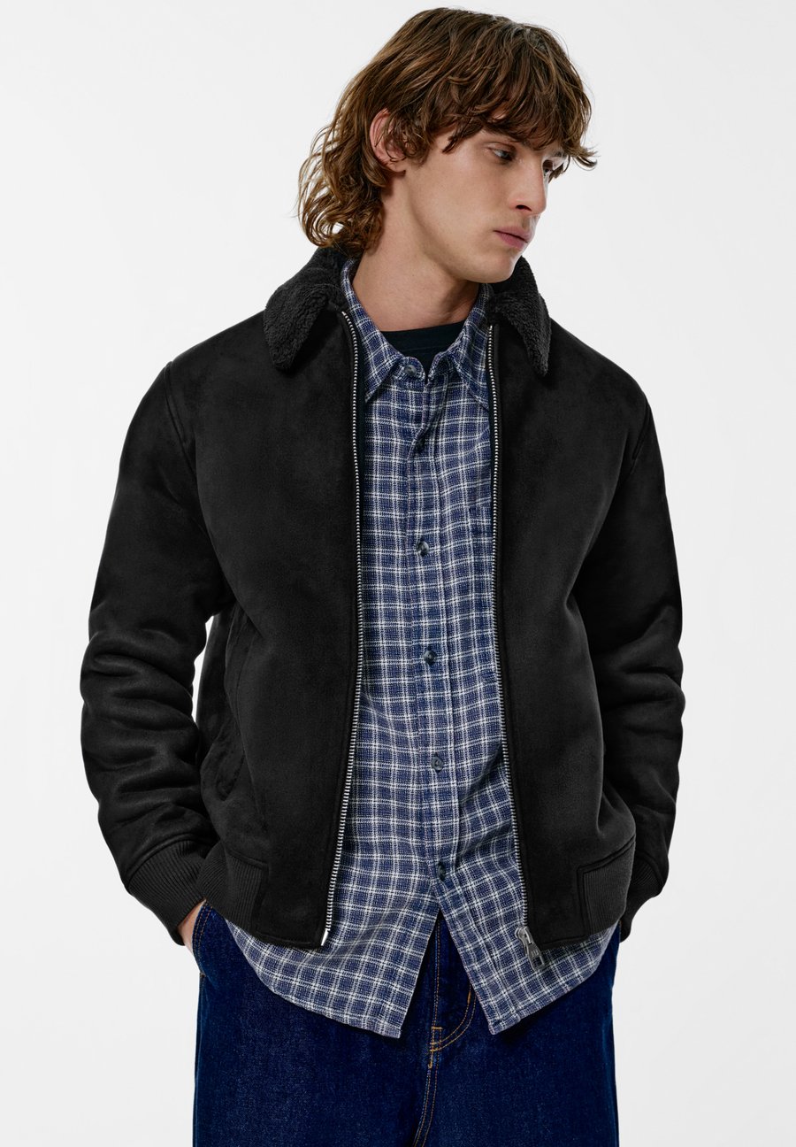 Куртка PULL&BEAR Light jacket, Black
Куртка PULL&BEAR Light jacket, Black