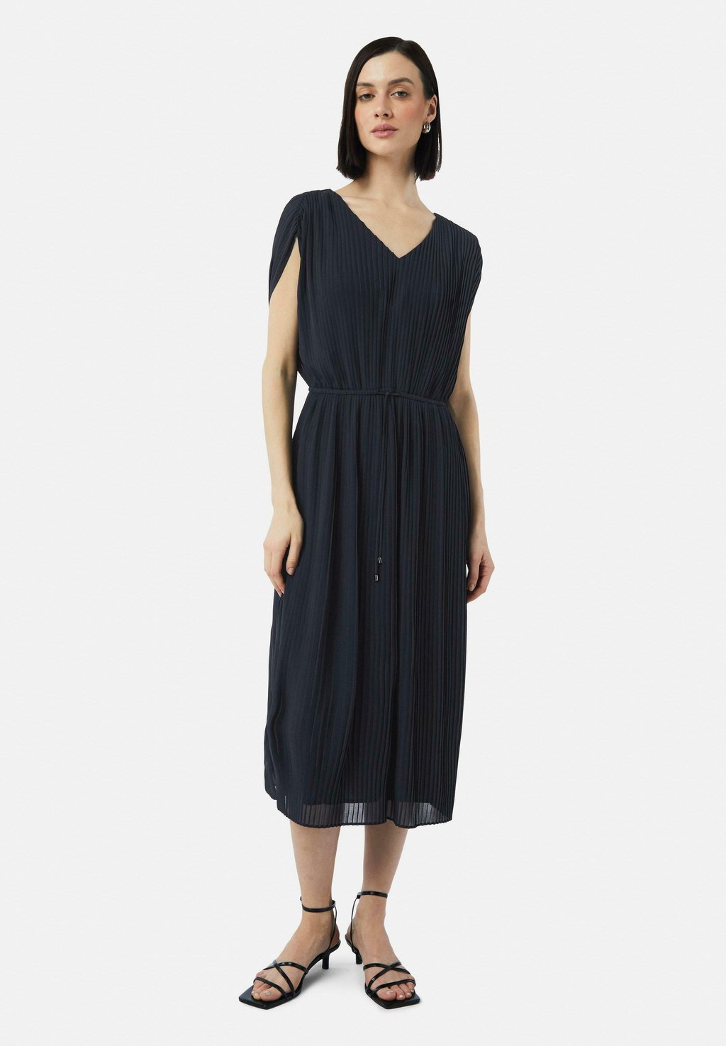 Повседневное платье PLISSIERTES MIDI comma, темно-синий
Повседневное платье PLISSIERTES MIDI comma, темно-синий