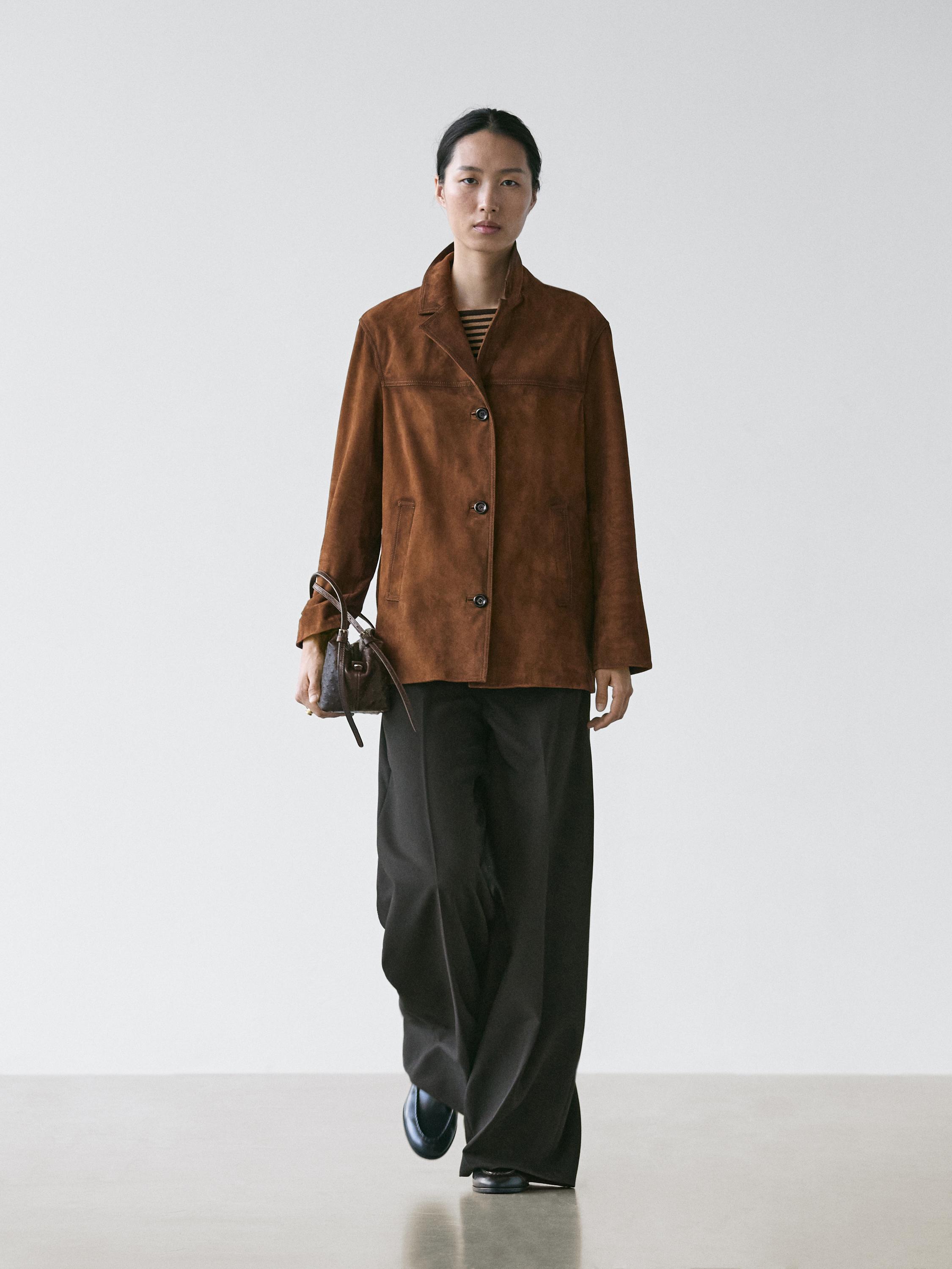 Замшевый кожаный блейзер с карманами Massimo Dutti, brown
Замшевый кожаный блейзер с карманами Massimo Dutti, brown