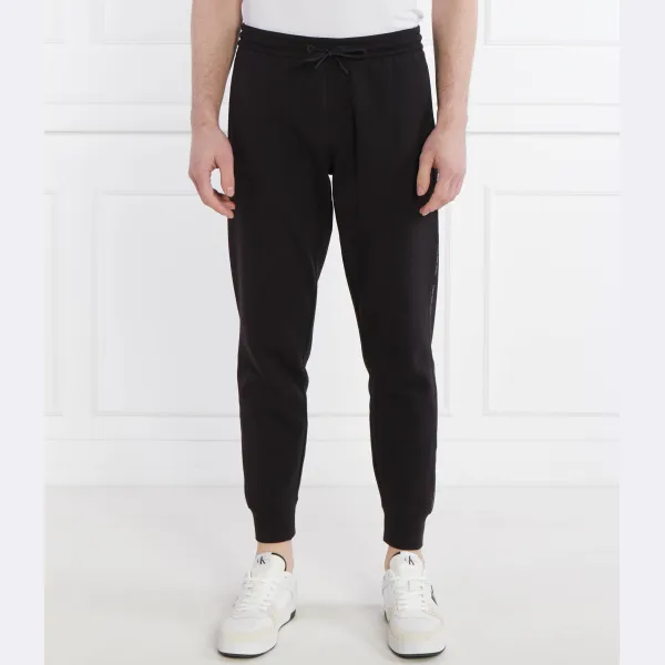 Спортивные брюки стандартного кроя Calvin Klein, черный
Спортивные брюки стандартного кроя Calvin Klein, черный