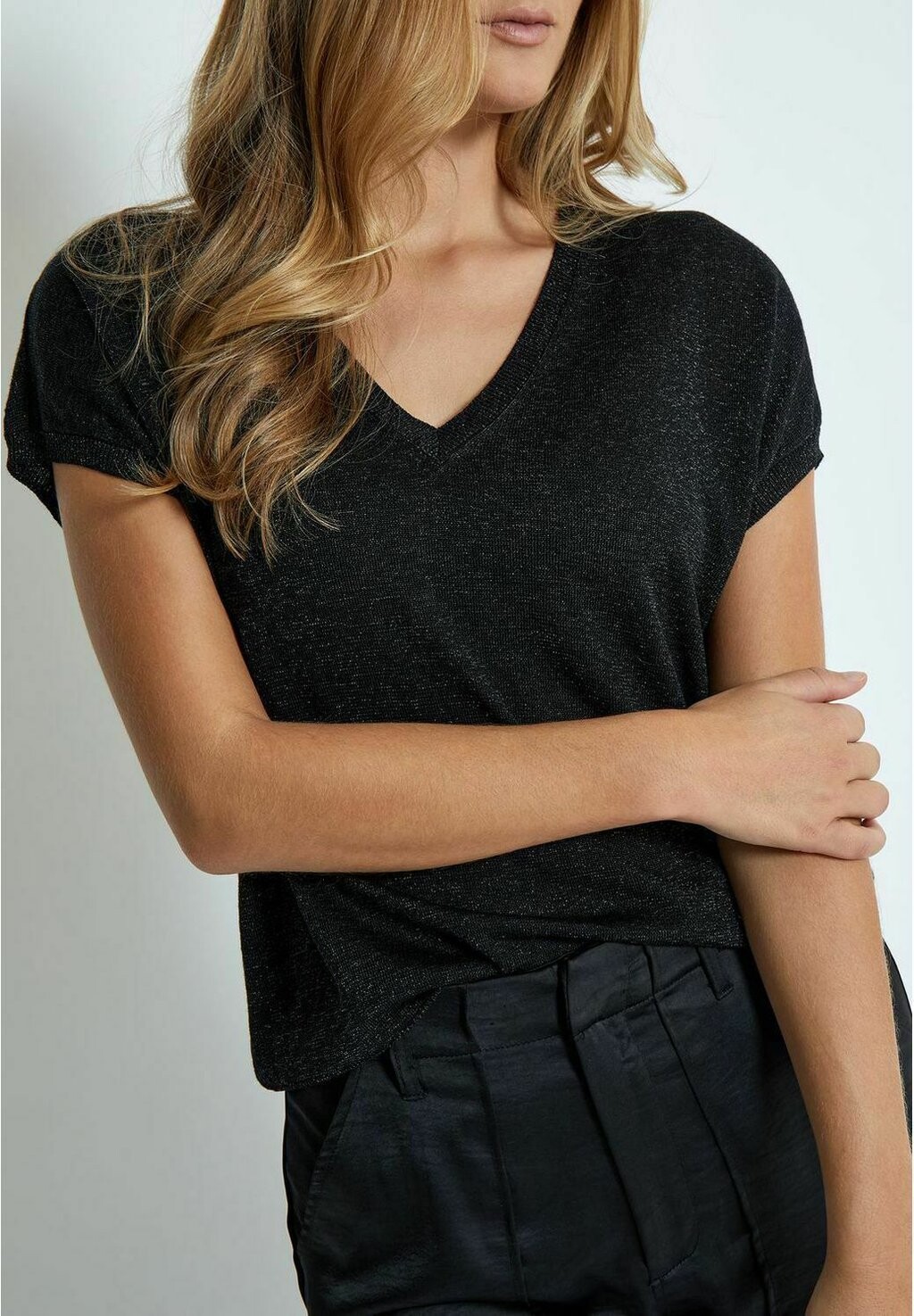 Базовая футболка Minus, черный
Базовая футболка Minus, черный