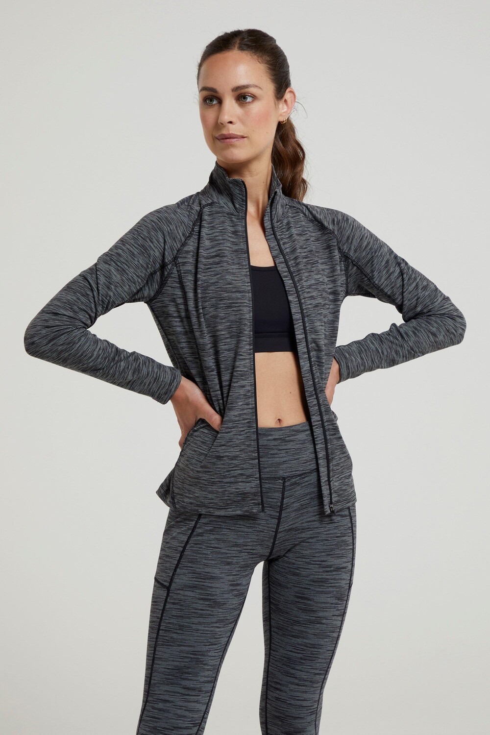 Верх IsoCool со средней степенью застежки-молнии с полной застежкой Bend and Stretch Mountain Warehouse, черный
Верх IsoCool со средней степенью застежки-молнии с полной застежкой Bend and Stretch Mountain Warehouse, черный