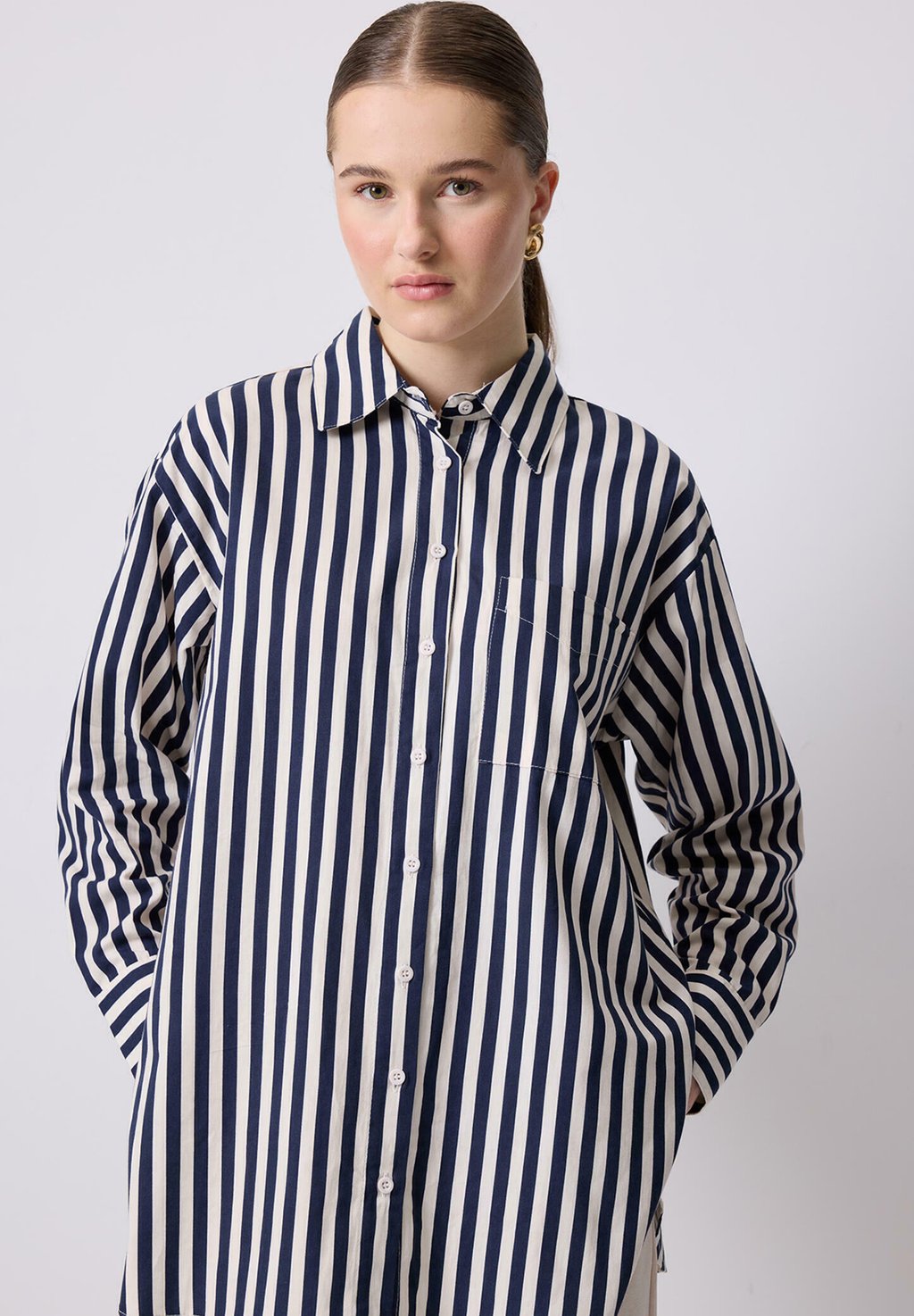 Блузка на пуговицах STRIPED WITH POCKETS Touché Privé, темно-синий
Блузка на пуговицах STRIPED WITH POCKETS Touché Privé, темно-синий