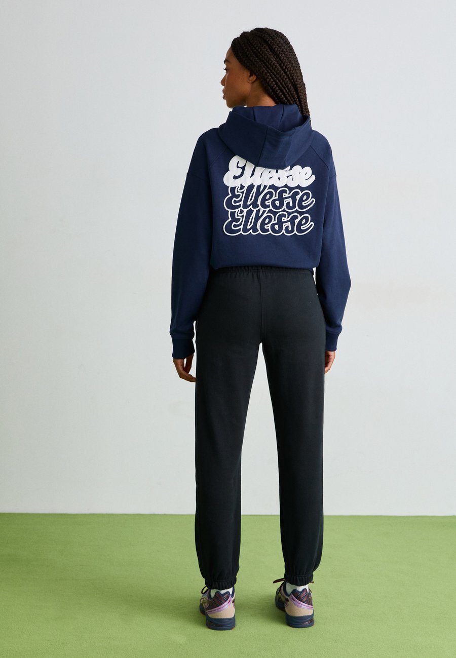 Толстовка Ellesse IL TRIO HOODIE, Navy/Dark Blue
Толстовка Ellesse IL TRIO HOODIE, Navy/Dark Blue