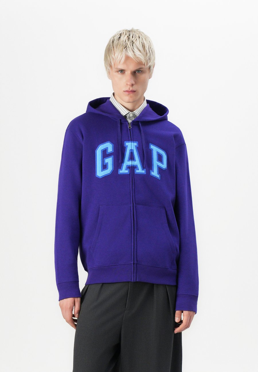 Толстовка GAP HERITAGE LOGO, Purple
Толстовка GAP HERITAGE LOGO, Purple