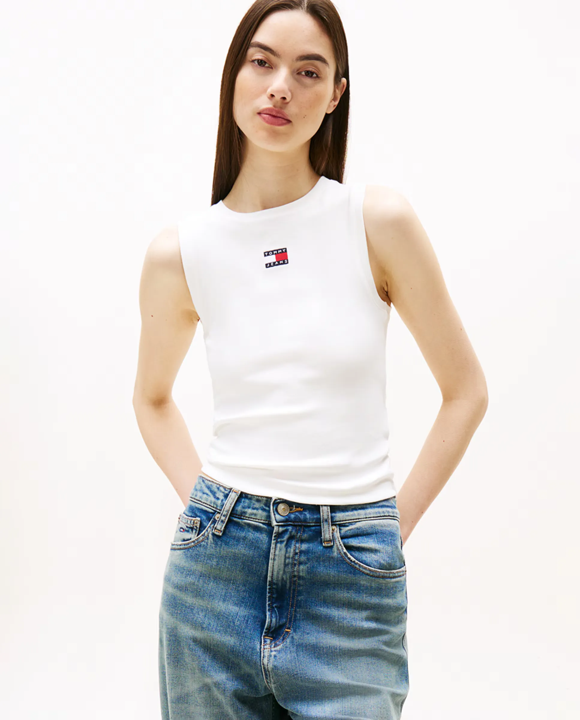 Женская майка без рукав с логотипом в тон Tommy Jeans, цвет Crudo
Женская майка без рукав с логотипом в тон Tommy Jeans, цвет Crudo