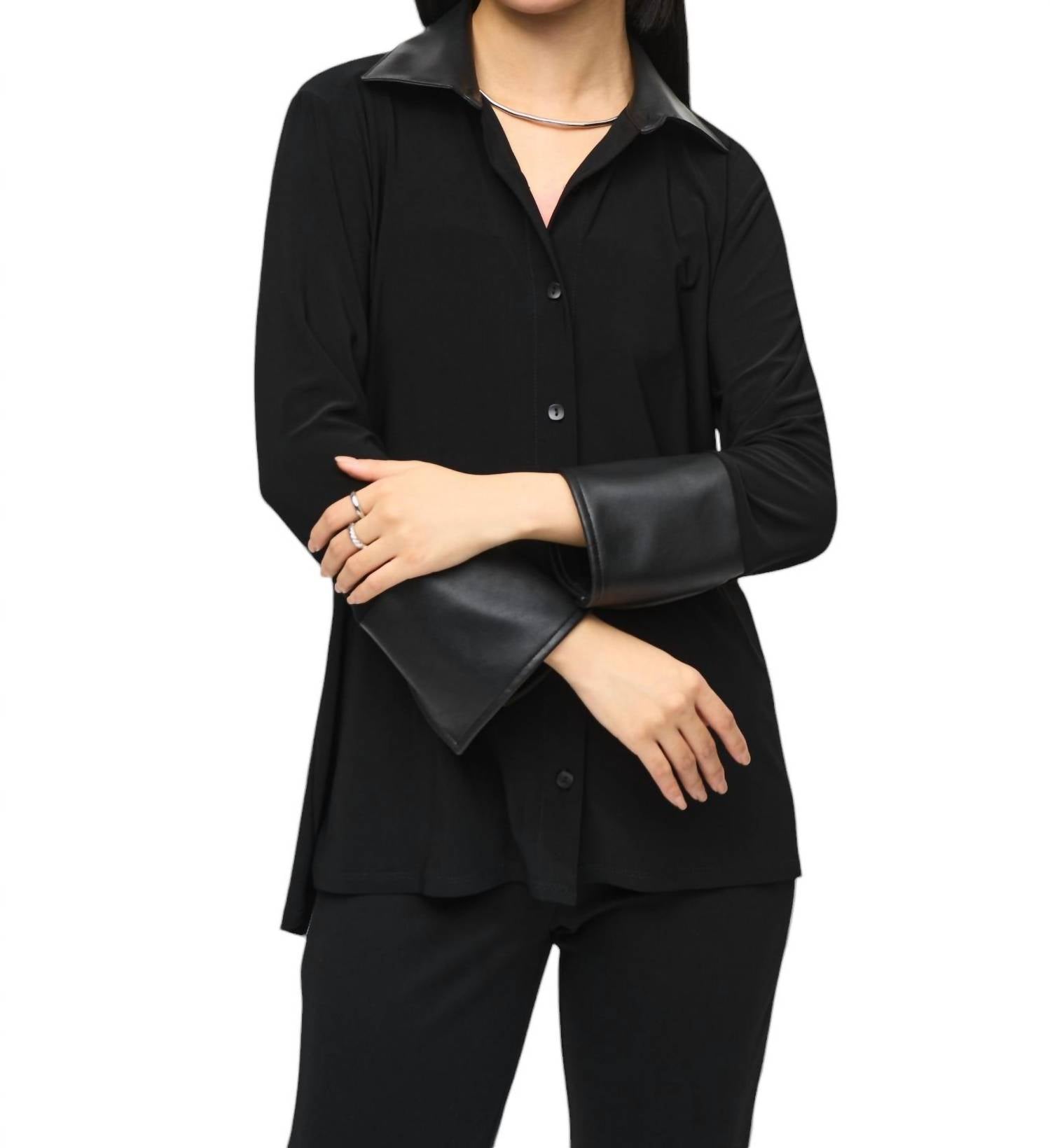 Черная ночная рубашка в стиле минимализма с вырезом Joseph Ribkoff
Черная ночная рубашка в стиле минимализма с вырезом Joseph Ribkoff