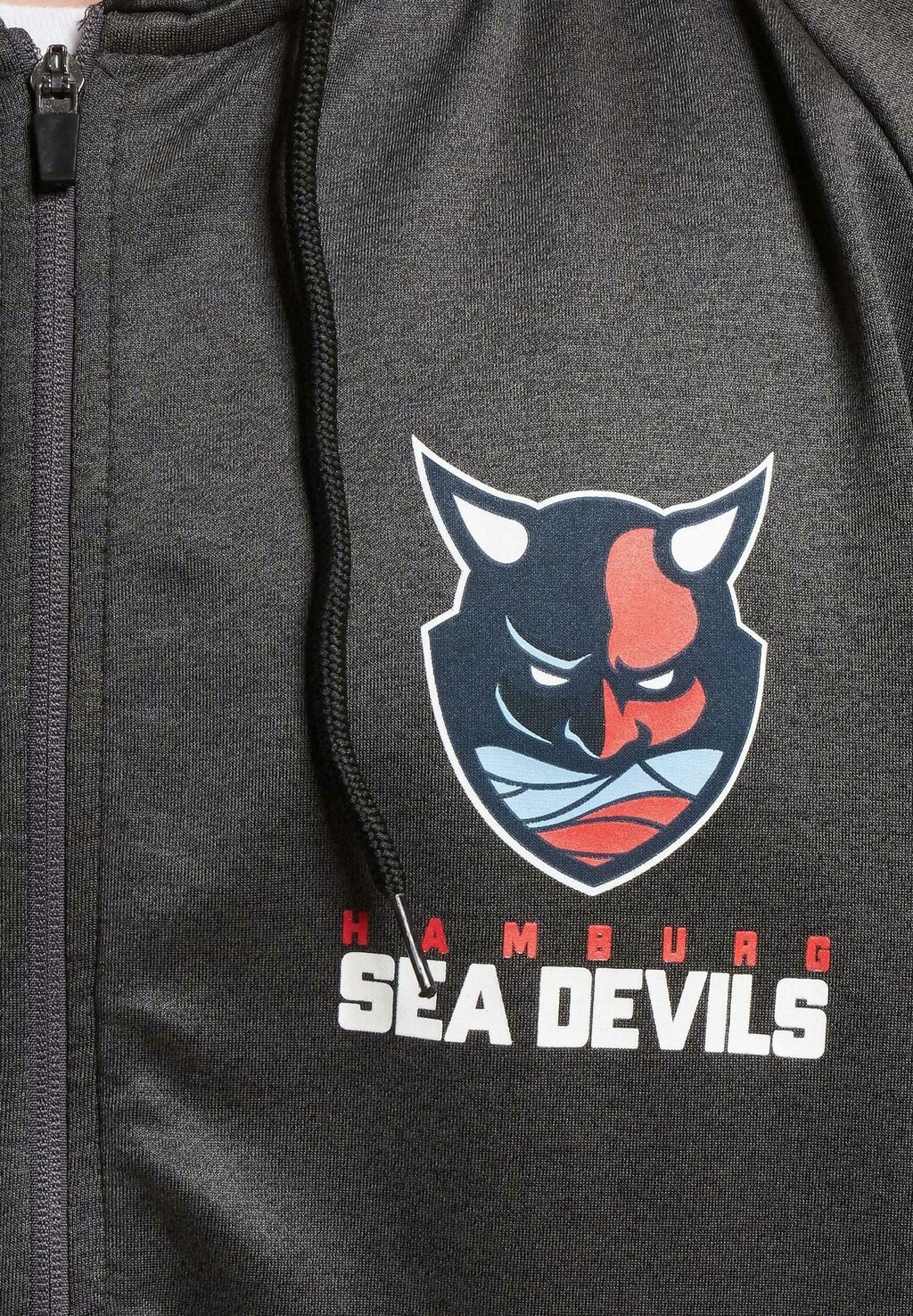 Тренировочная куртка SHOP EUROPEAN LEAGUE OF FOOTBALL HAMBURG SEA DEVILS DEF, антрацит
Тренировочная куртка SHOP EUROPEAN LEAGUE OF FOOTBALL HAMBURG SEA DEVILS DEF, антрацит