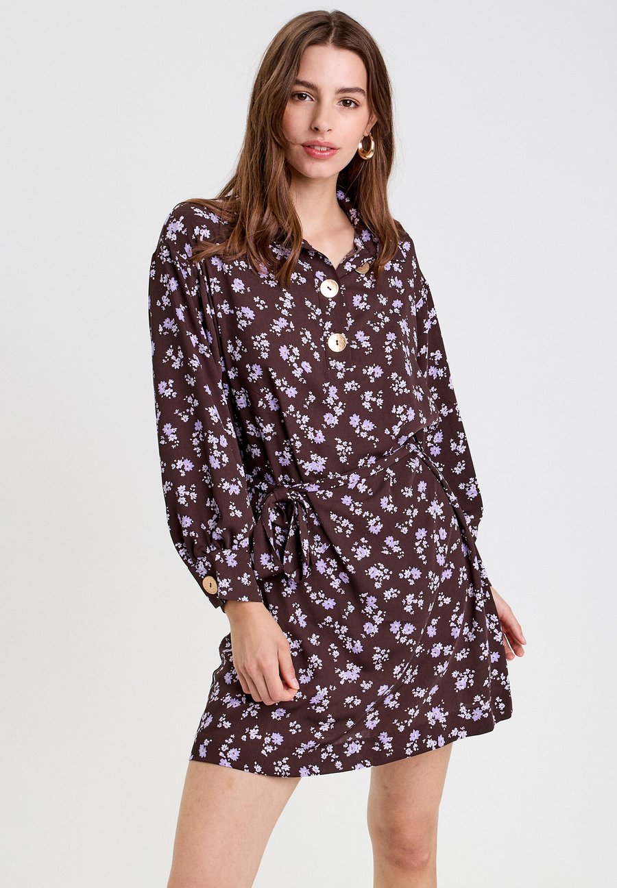 Платье Cache Cache KURZES, Marron Foncé/Dark Brown
Платье Cache Cache KURZES, Marron Foncé/Dark Brown