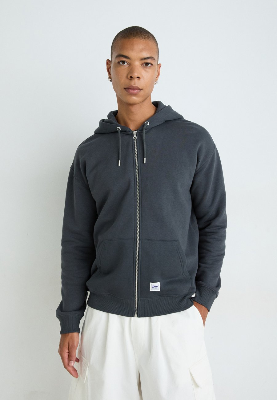 Толстовка Lee FULL ZIP HOODIE, Washed Black/Black
Толстовка Lee FULL ZIP HOODIE, Washed Black/Black