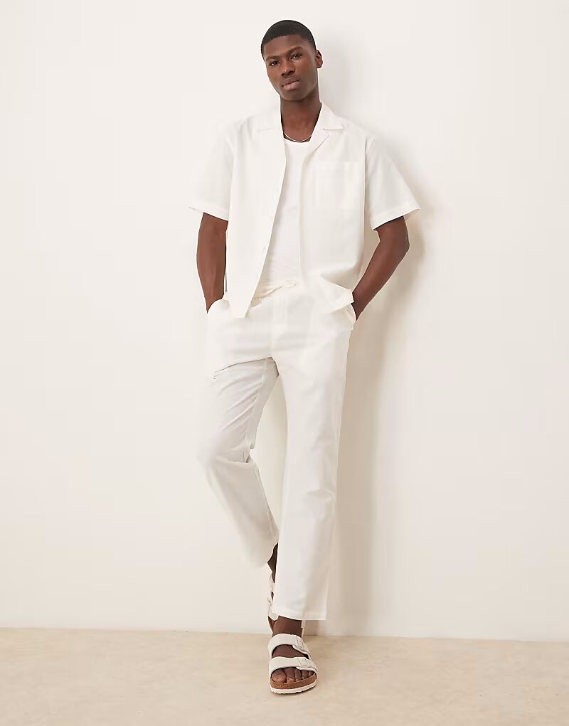 Брюки для пляжа Free Society из льняной смеси в цвете «кремовый»
Брюки для пляжа Free Society из льняной смеси в цвете «кремовый»