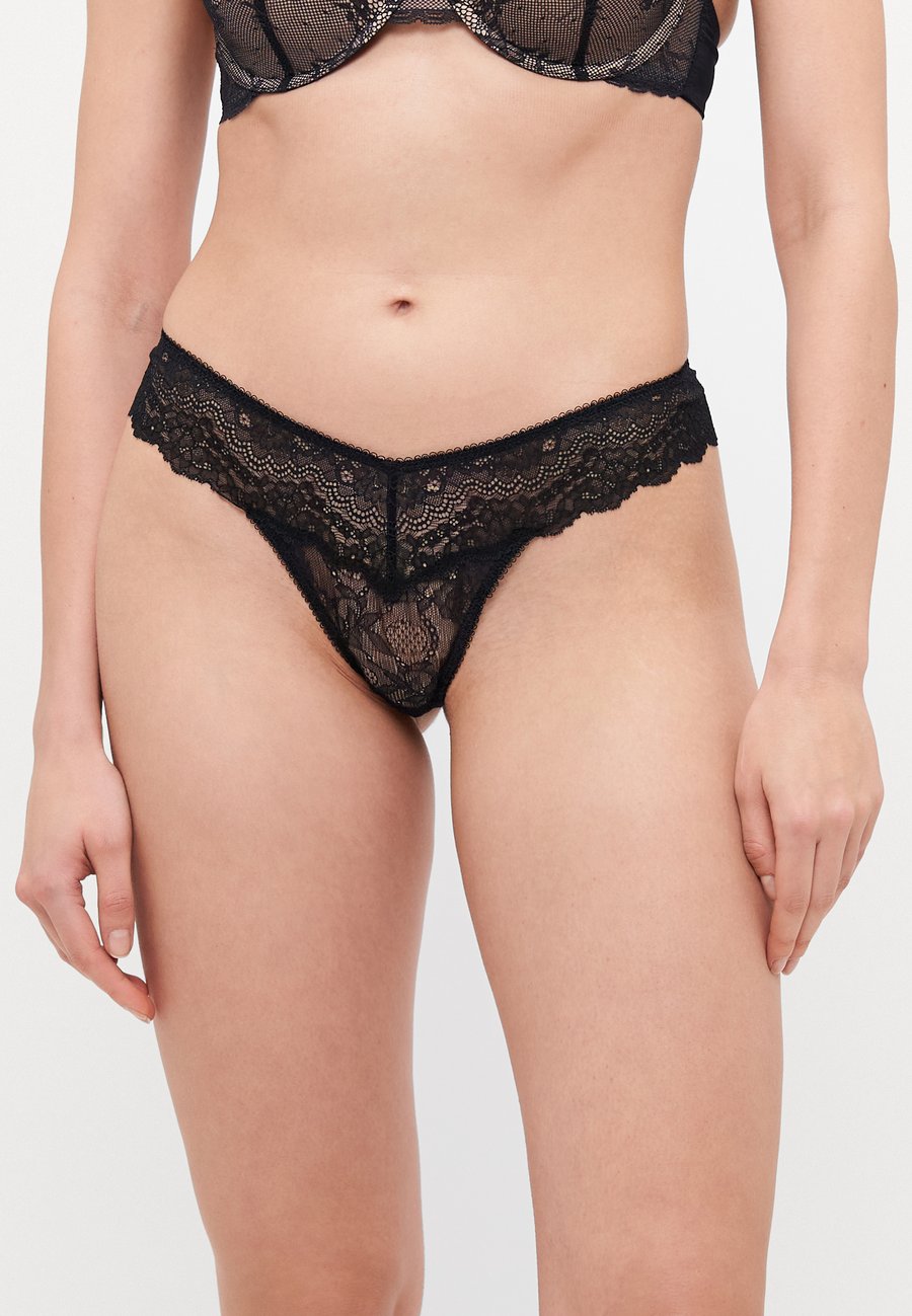 Трусы Eberjey LARA THONG, Black
Трусы Eberjey LARA THONG, Black