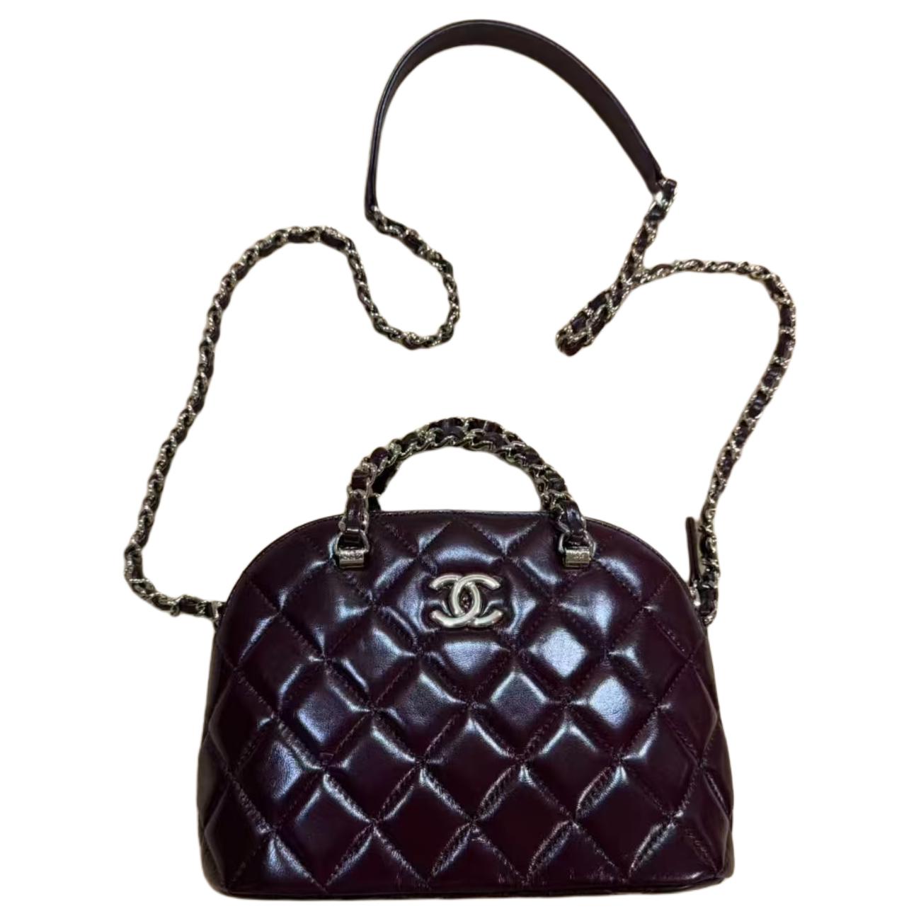 CHANEL Яркая овчинная сумка через плечо
CHANEL Яркая овчинная сумка через плечо