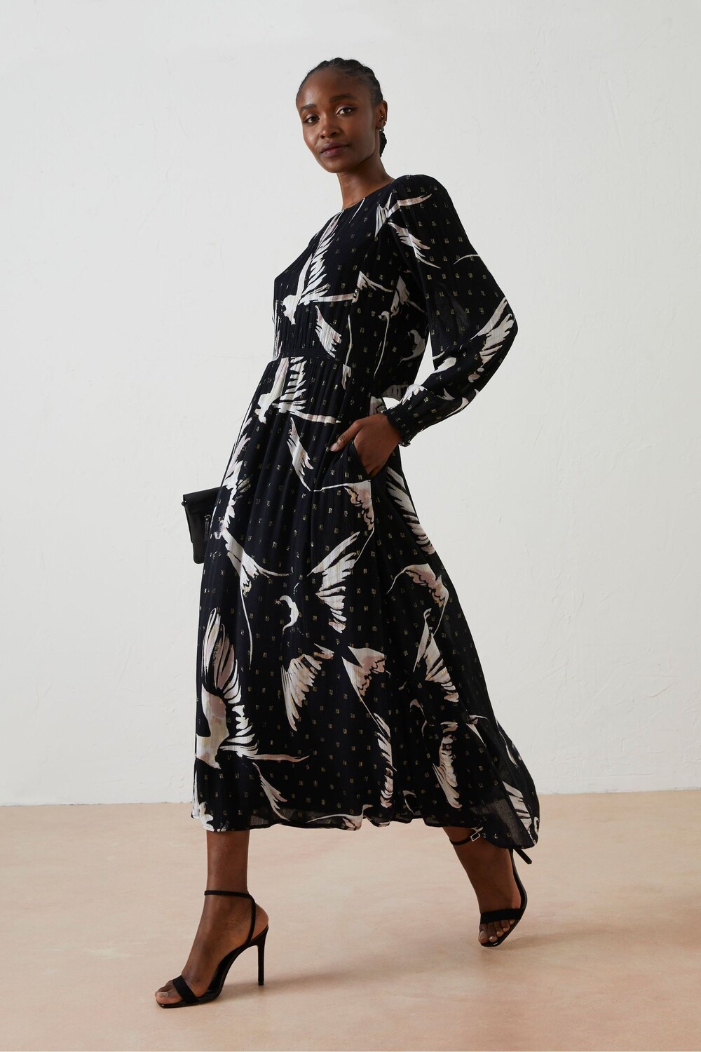 Платье миди Elaine Fatface с принтом в виде ласточек Fat Face, черный
Платье миди Elaine Fatface с принтом в виде ласточек Fat Face, черный