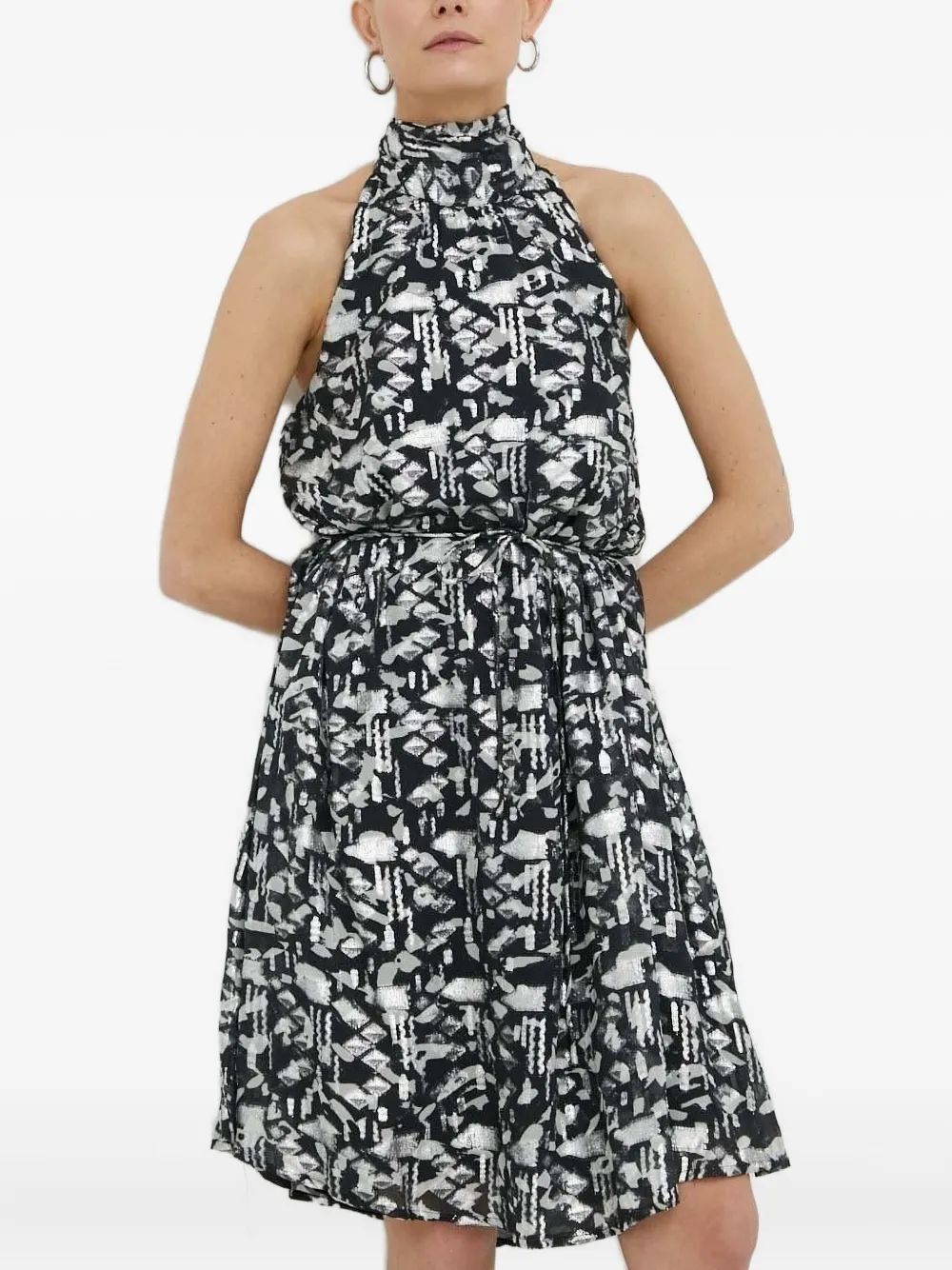 Платье миди с вырезом халтер и абстрактным принтом Bruuns Bazaar, черный
Платье миди с вырезом халтер и абстрактным принтом Bruuns Bazaar, черный