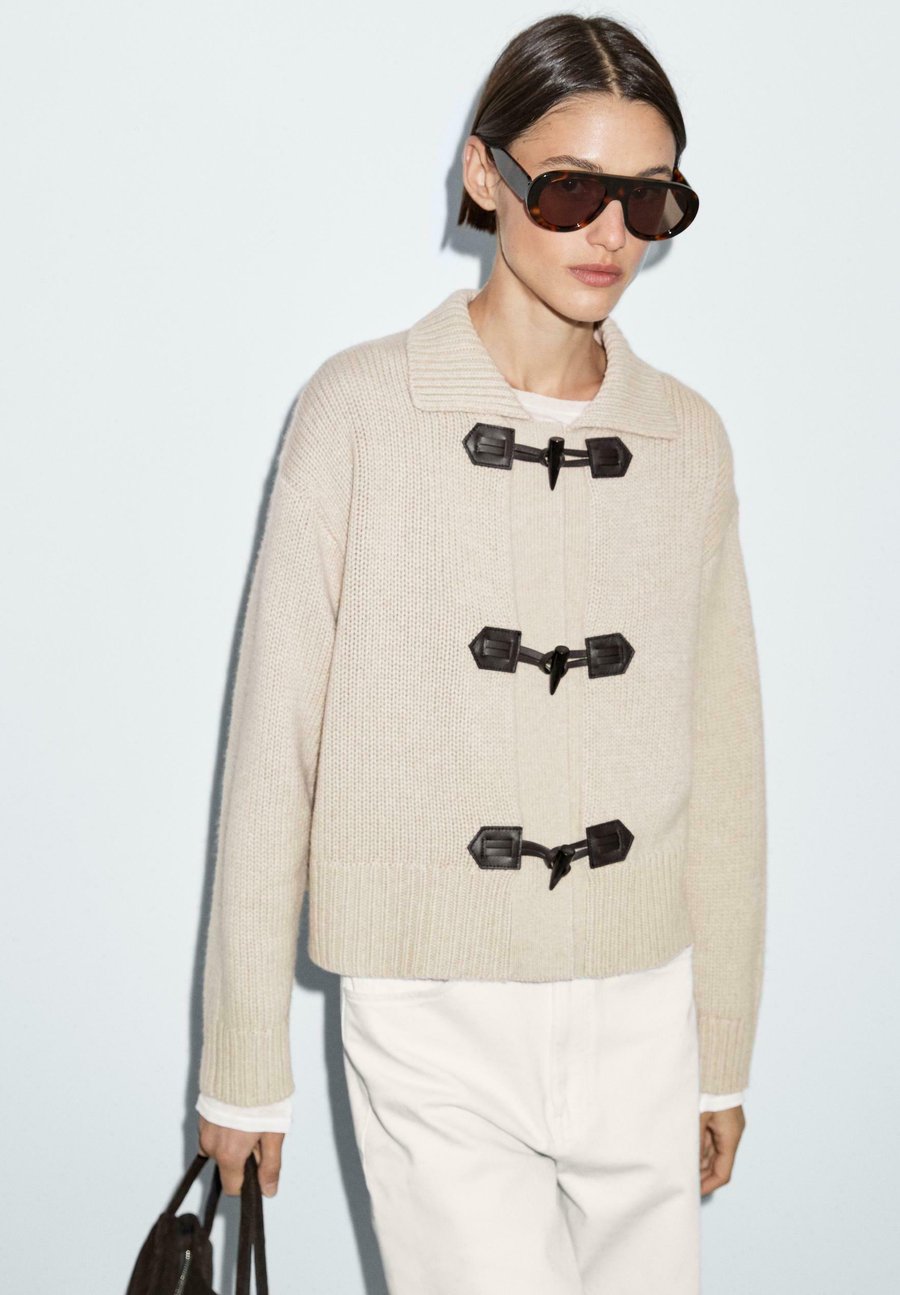 Кардиган Massimo Dutti HORN BUTTONS, Light Brown/Beige
Кардиган Massimo Dutti HORN BUTTONS, Light Brown/Beige