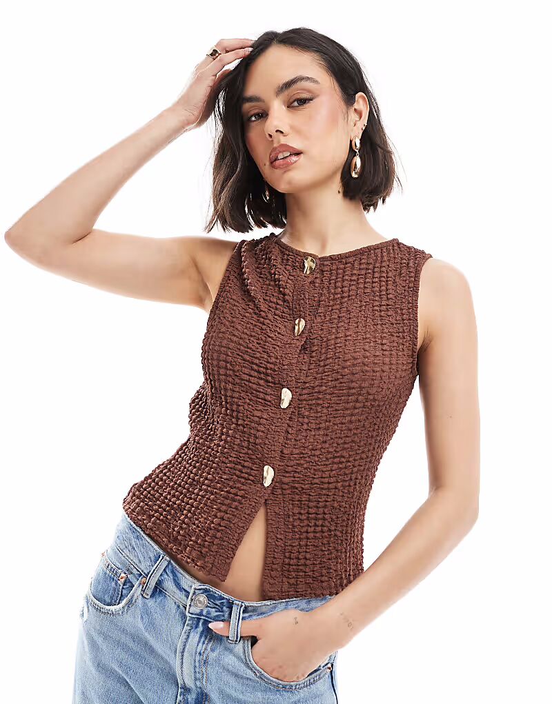 Фактурный топ на пуговицах ASOS DESIGN с золотистыми пуговицами коричневого цвета
Фактурный топ на пуговицах ASOS DESIGN с золотистыми пуговицами коричневого цвета
