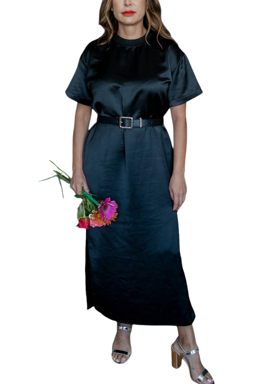 Черное сатиновое макси-платье с короткими рукавами в стиле колонна MABLE
Черное сатиновое макси-платье с короткими рукавами в стиле колонна MABLE