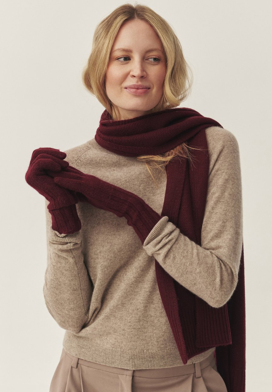 Перчатки TATUUM VELAR, Red
Перчатки TATUUM VELAR, Red