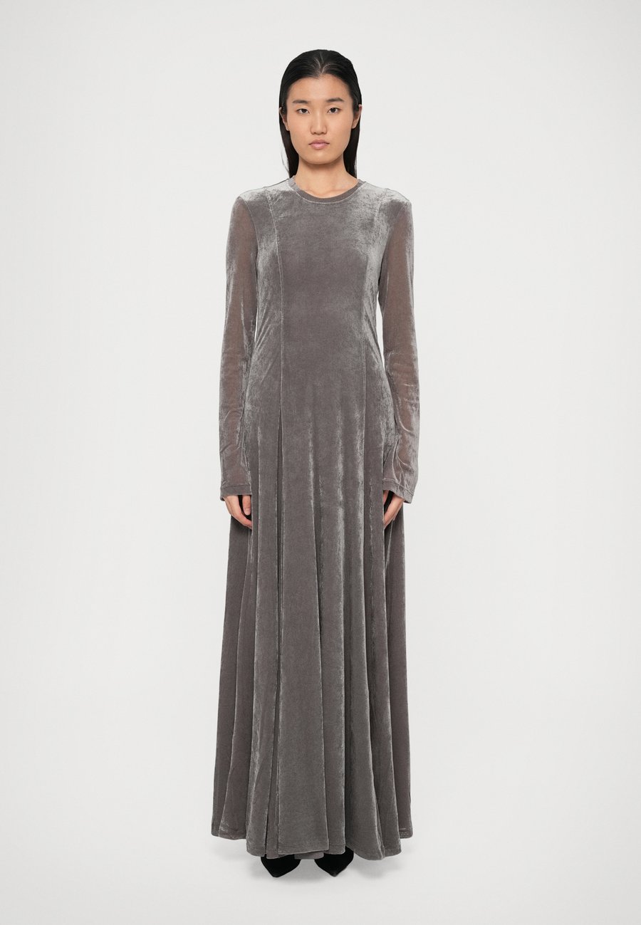 Платье REMAIN Maxi dress, Plum Kitten/Grey
Платье REMAIN Maxi dress, Plum Kitten/Grey