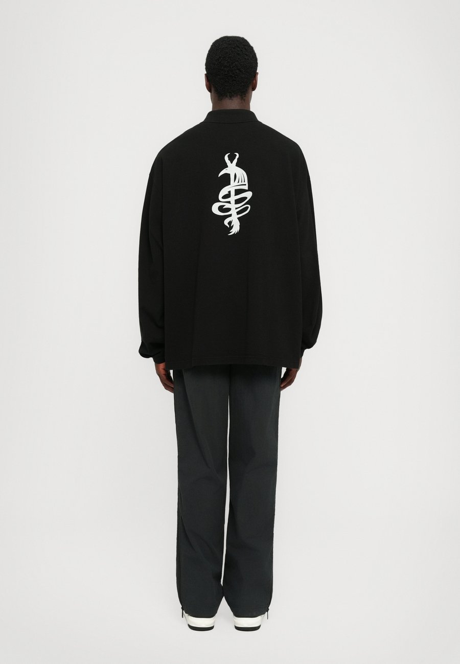 Топ 032c SPEED DEVIL, Washed Black/Black Denim
Топ 032c SPEED DEVIL, Washed Black/Black Denim