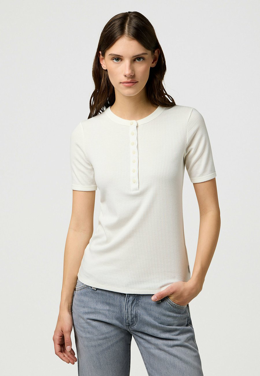 Футболка Wrangler SHORT SLEEVE SLIM FIT , Worn_White/Off-White, Белый, Футболка Wrangler SHORT SLEEVE SLIM FIT , Worn_White/Off-White
Футболка Wrangler SHORT SLEEVE SLIM FIT , Worn_White/Off-White, Белый, Футболка Wrangler SHORT SLEEVE SLIM FIT , Worn_White/Off-White