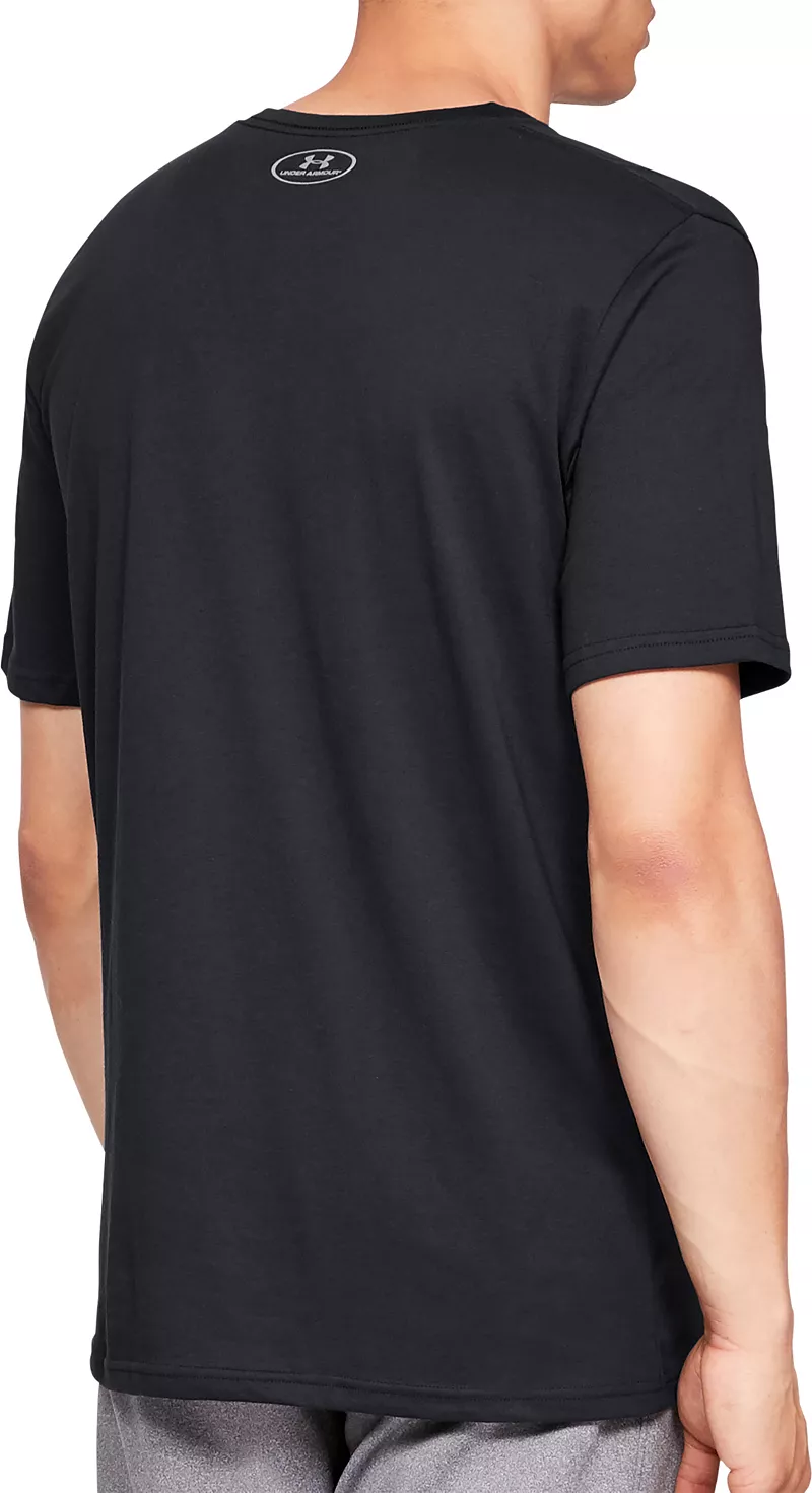 Мужская футболка в спортивном стиле с рисунком на левой груди Under Armour, черный/графит
Мужская футболка в спортивном стиле с рисунком на левой груди Under Armour, черный/графит