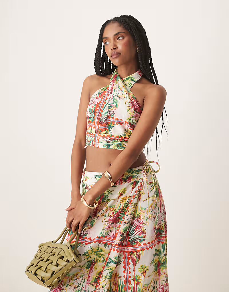 Укороченный топ-халтер от Nobody's Child Amazon в цвете multi
Укороченный топ-халтер от Nobody's Child Amazon в цвете multi