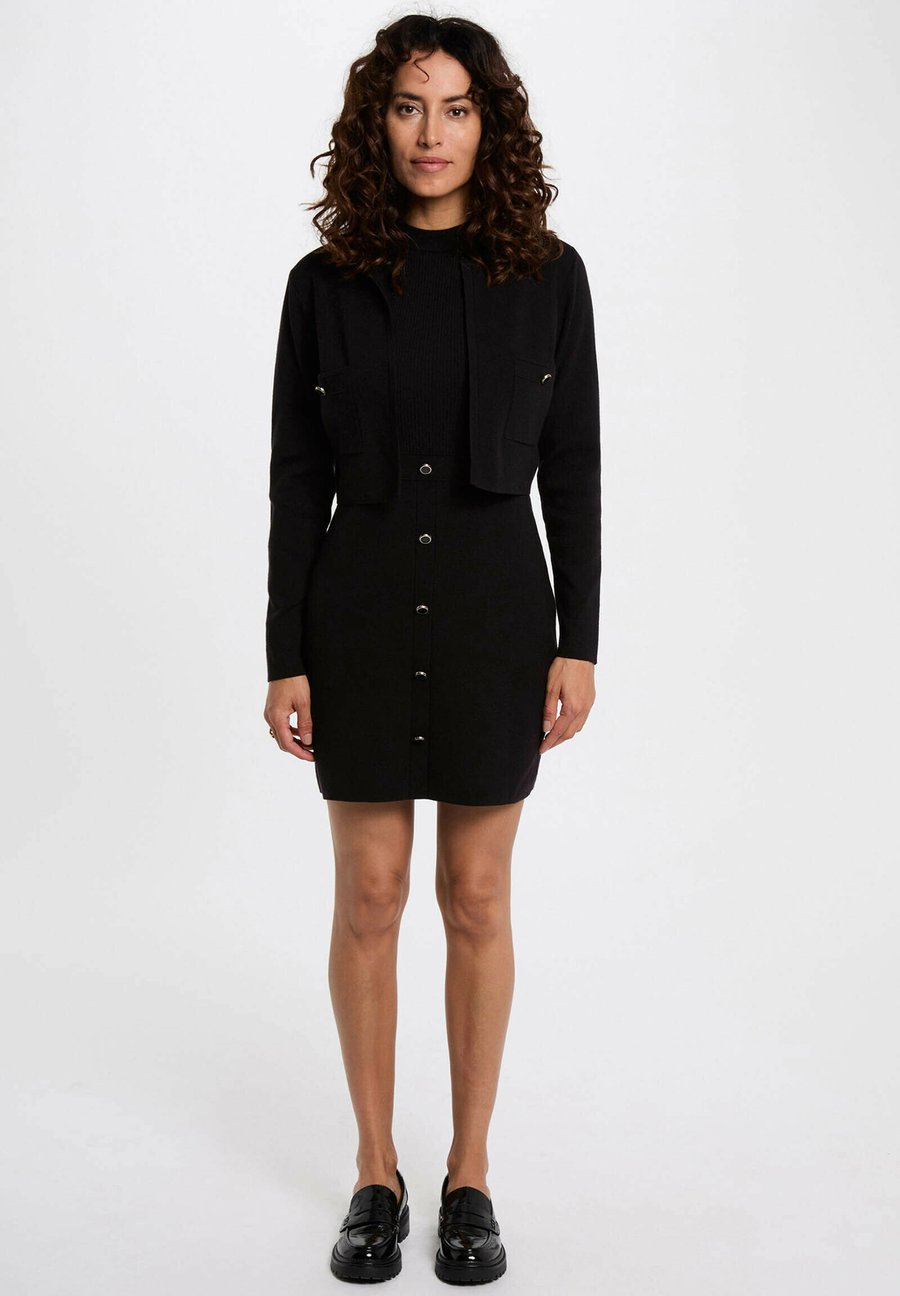 Платье Morgan 2-IN-1 EFFECT, Nero/Black
Платье Morgan 2-IN-1 EFFECT, Nero/Black