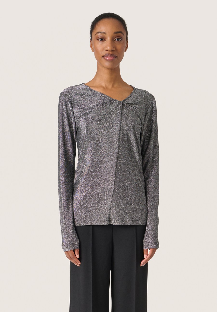 Топ Soaked in Luxury SLSkylara Knot Tee, Silver/Silver-Coloured
Топ Soaked in Luxury SLSkylara Knot Tee, Silver/Silver-Coloured
