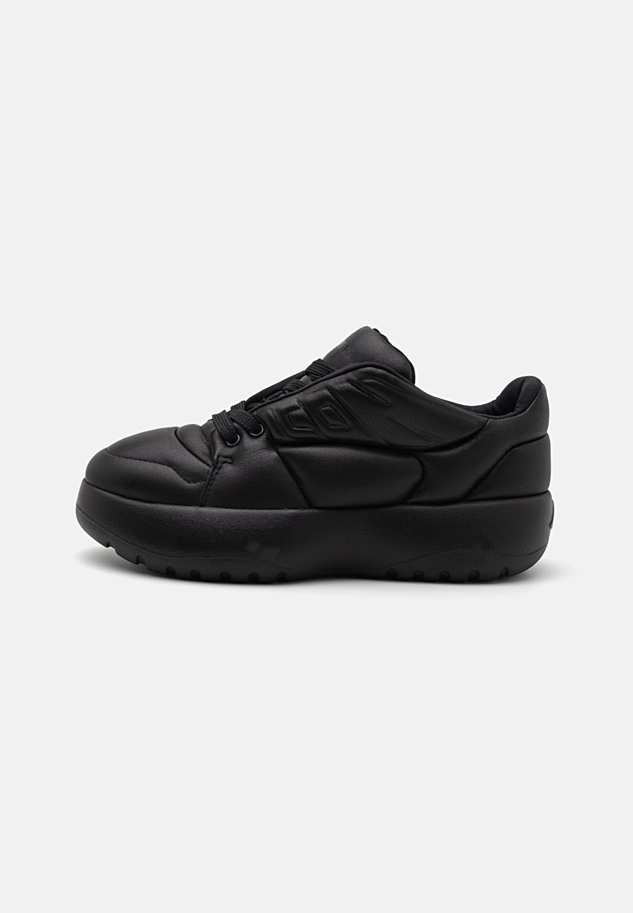 Кроссовки DSQUARED2 ICON Skate shoes, Black
Кроссовки DSQUARED2 ICON Skate shoes, Black
