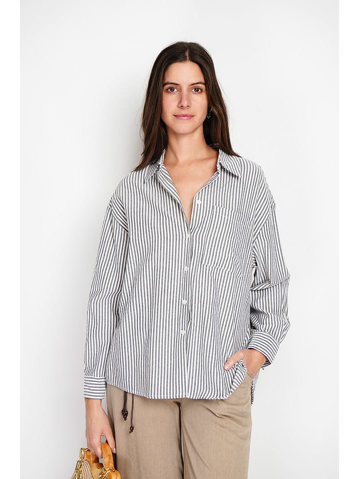 Блузка серого цвета ASSUILI
Блузка серого цвета ASSUILI