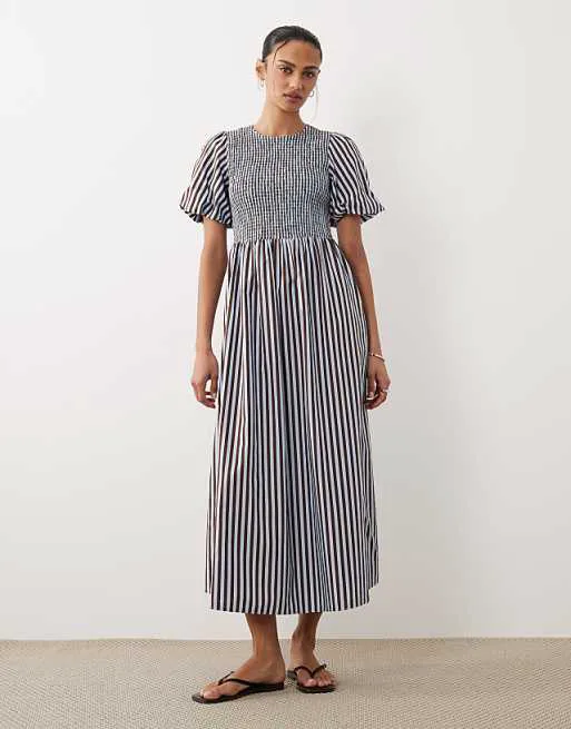 Синее платье миди в полоску с присборками New Look
Синее платье миди в полоску с присборками New Look