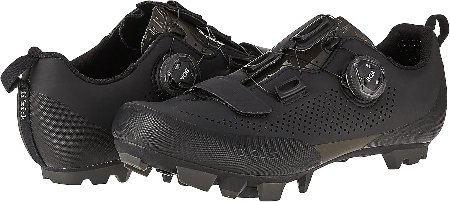Велосипедные туфли Fizik X5 Terra для горного велосипеда - Адаптивная посадка, Карбоновое волокно, Туфли MTB из микротекса, черный
Велосипедные туфли Fizik X5 Terra для горного велосипеда - Адаптивная посадка, Карбоновое волокно, Туфли MTB из микротекса, черный